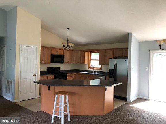 2nd image of 100 Pickford Ct