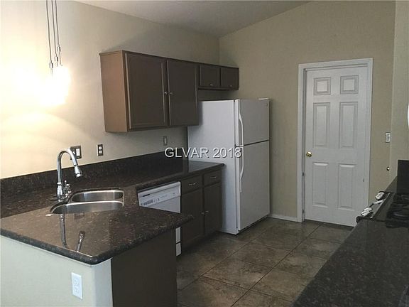 4th image of 1039 Featherwood Ave