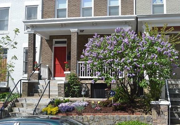 Great row house in perfect location