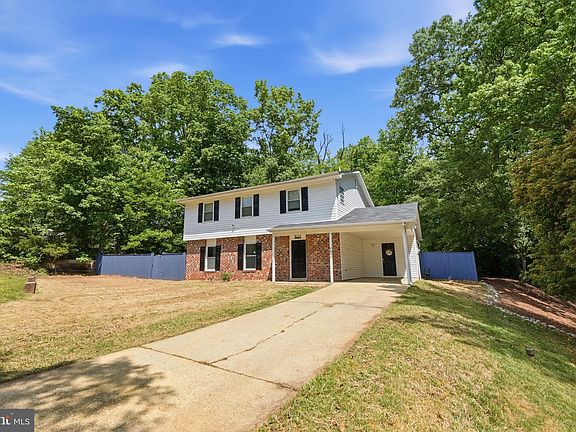 3rd image of 2414 Oakwood Ct