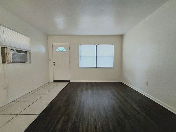 3rd image of 1739 Bayview Dr