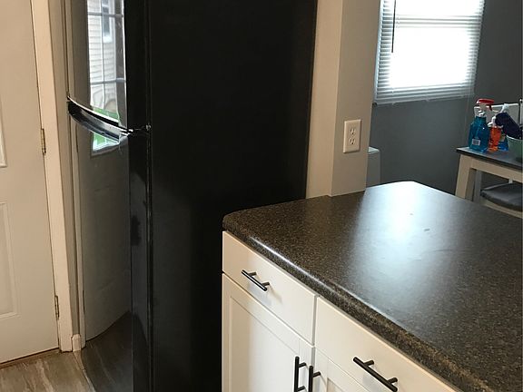 3rd image of 707 E Mulberry St APT 1