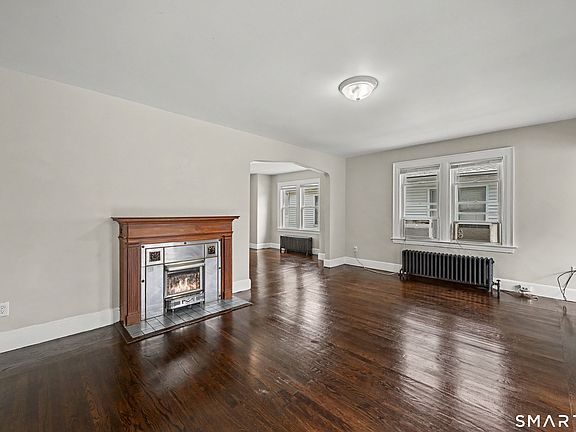 4th image of 33 Maple Street