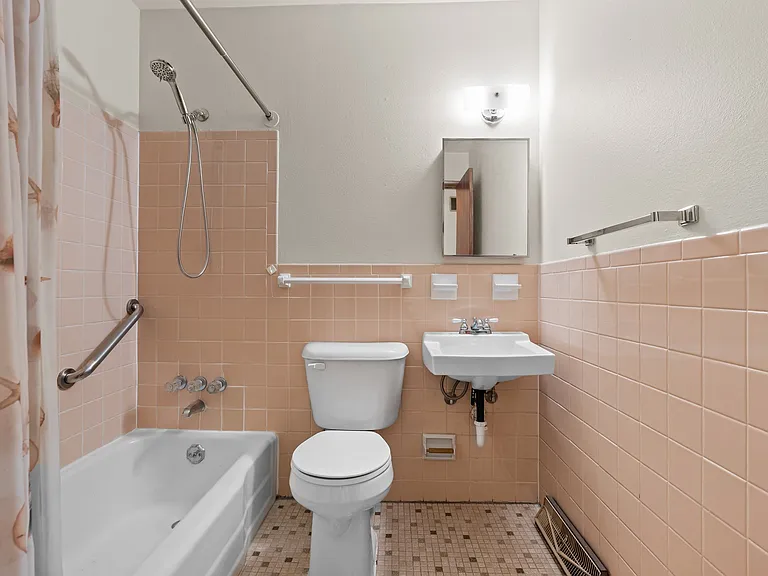 6138 Emerald Ave — Photo 9