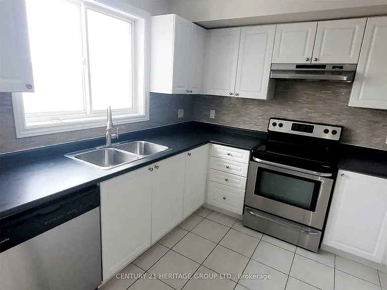 53 Ferndale Dr S #4 — Photo 7