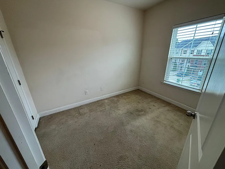 721 Suffield Way — Photo 33