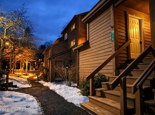 138 English Ct, Bushkill, PA 18324