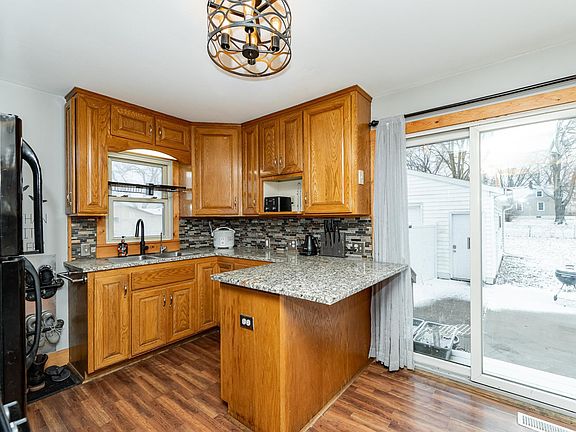 5th image of 200 20th St SE