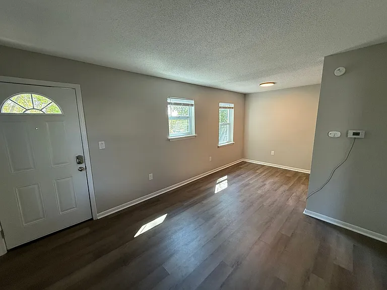 213 N Ann St #6 — Photo 6