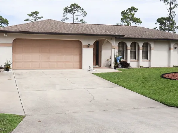 18122 Sandy Pines Cir, North Fort Myers, FL 33917