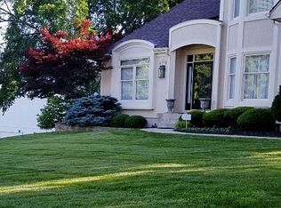 426 NW Ambersham Dr, Lees Summit, MO 64081