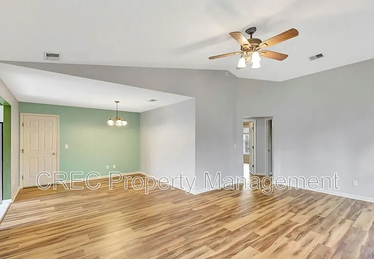 207 Lynton Ct — Photo 6