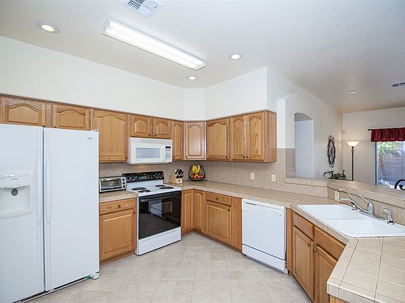 5th image of 10567 E 37th Pl