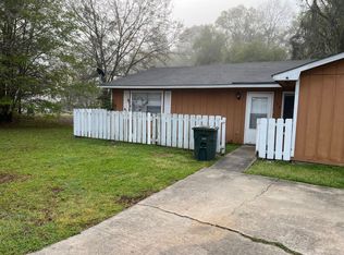 172 Cherokee Cir, Hinesville, GA 31313