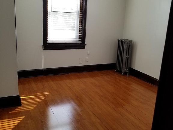 5th image of 4049 N Broad St #B