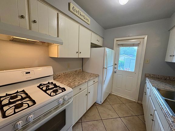 3rd image of 326 Briarwood Dr