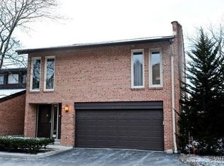 1833 Wildberry Dr #A, Glenview, IL 60025