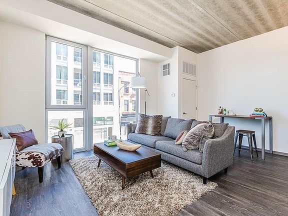 4th image of 1916 N Milwaukee Ave #1BR