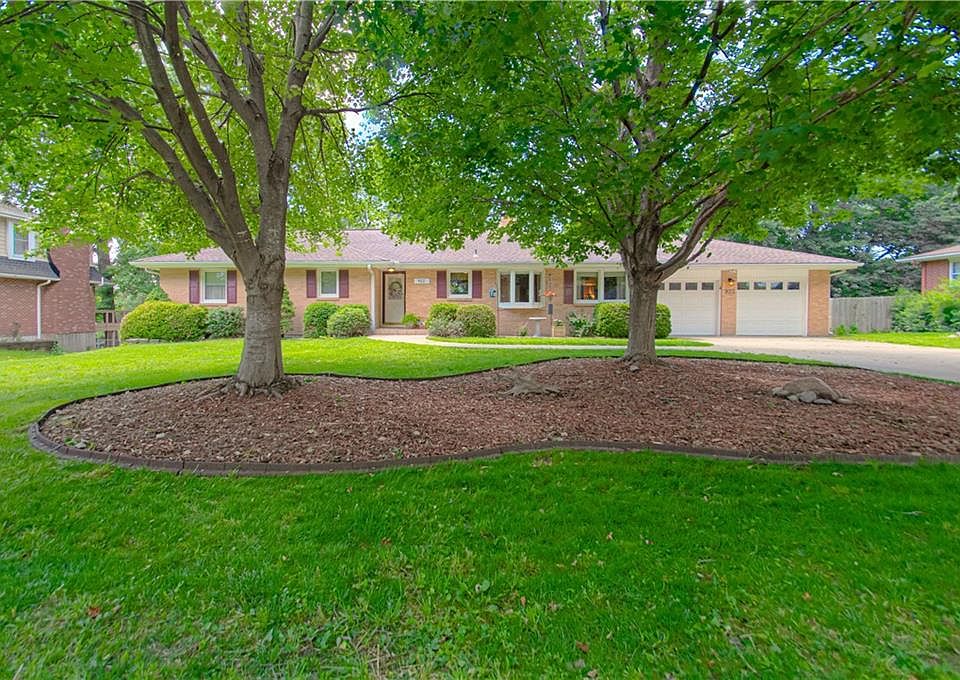 1st image of 922 Ridgeway Dr