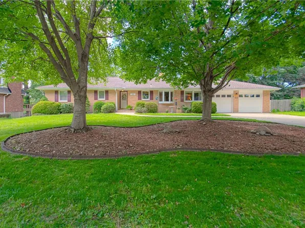 922 Ridgeway Dr, Liberty, MO 64068