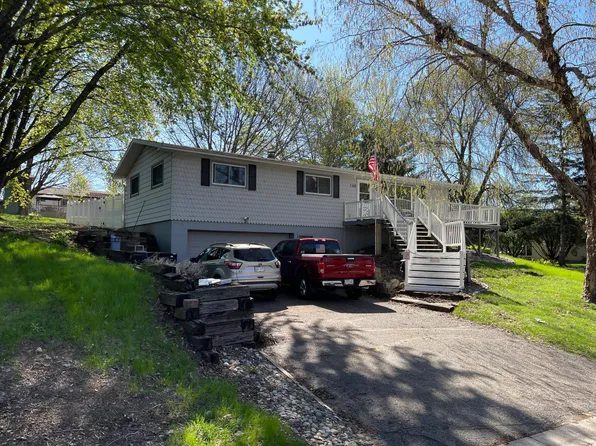 188 Tower Heights Rd, Prescott, WI 54021