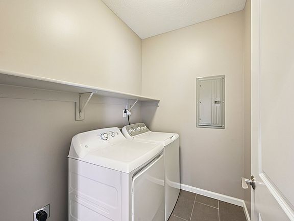 5th image of 770 3rd Ave SW #3x2half