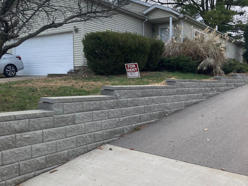 1st image of 600 E Moody Dr