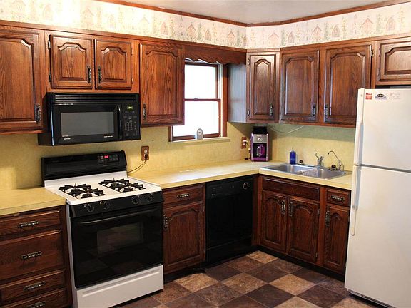 5th image of 513 W Superior St