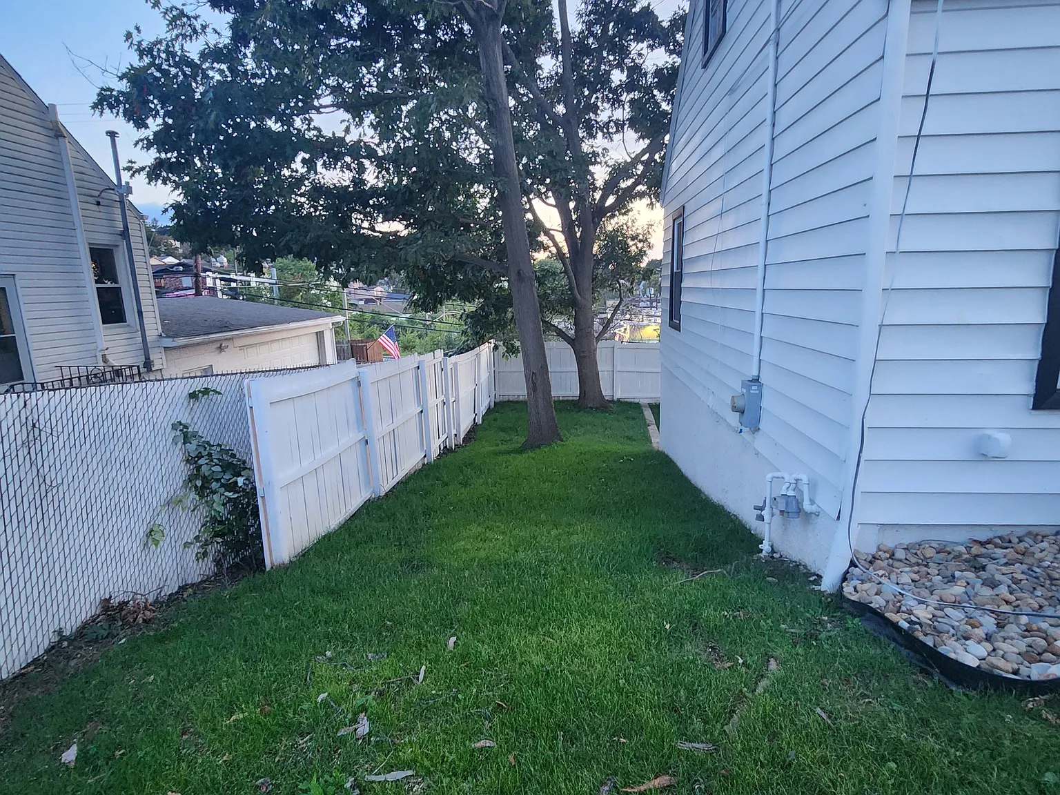 3 bed, 1000 sqft, $2,100 — Photo 4