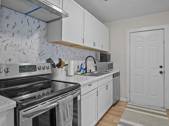 3rd image of 2134 Detroit St