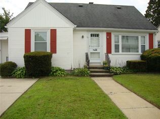 76 Sherwood St, Cranston, RI 02920