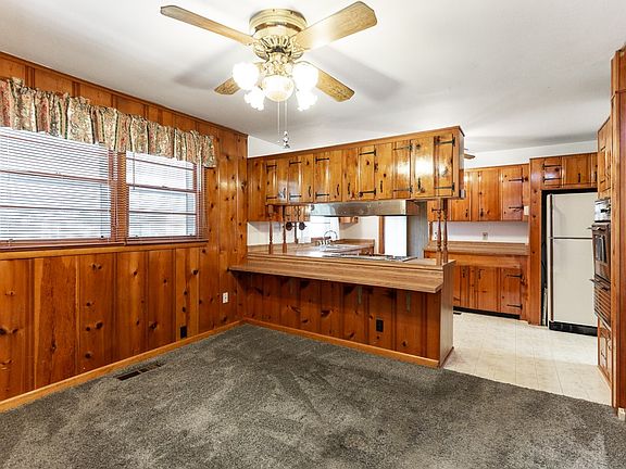5th image of 1113 Massman Dr