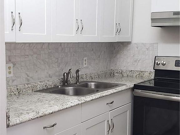 2nd image of 137 Oakridge J #137