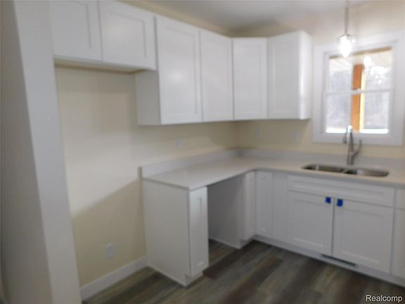 3rd image of 1444 W Lake Rd