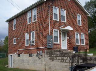 24 Pine St, Petersburg, WV