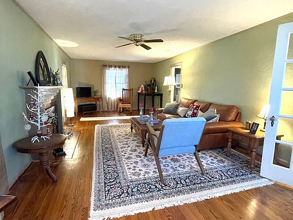 3rd image of 1518 Chestnut Dr