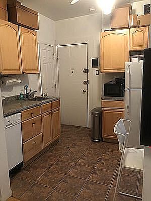 5th image of 259 W 4th St #1