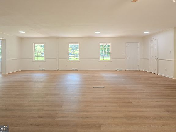 4th image of 765 Glenn Carrie Rd