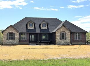 19160 Promise Dr, Lebanon, MO 65536