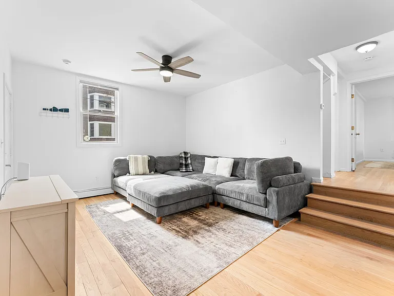 224 W 6th St #1 — Photo 1