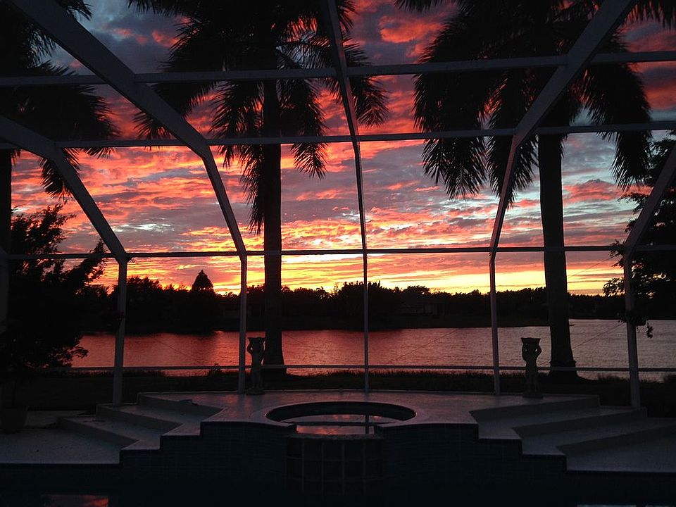 2nd image of 912 SE Waterside Way