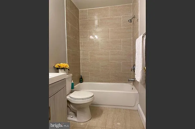 2 bed, 1021 sqft, $2,095 — Photo 2