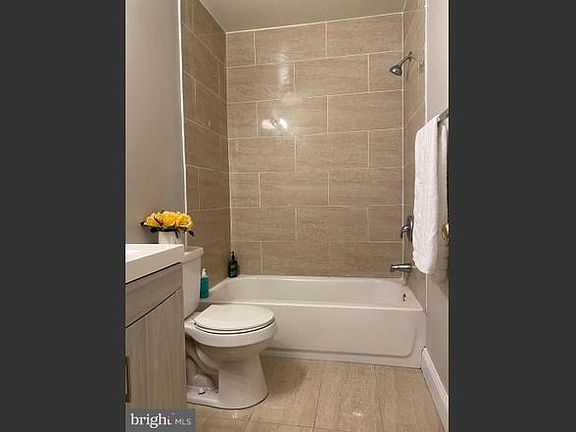 2nd image of 886 Quince Orchard Blvd APT 202
