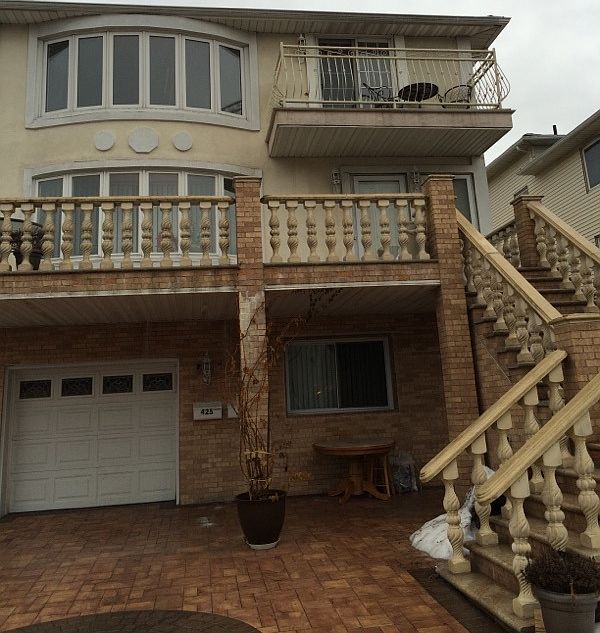 1st image of 425 Jefferson Ave #2