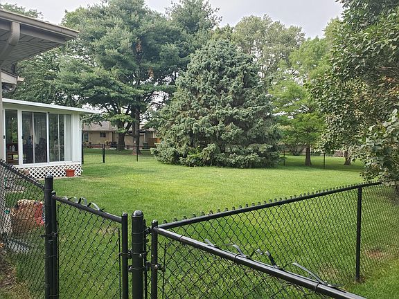 3rd image of 1045 N 146th Cir