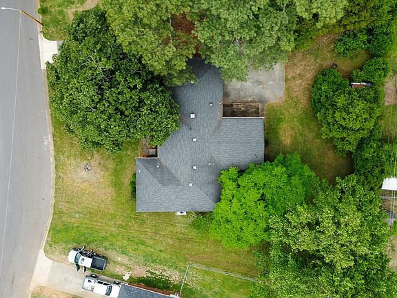 5th image of 1002 Speake Rd NW