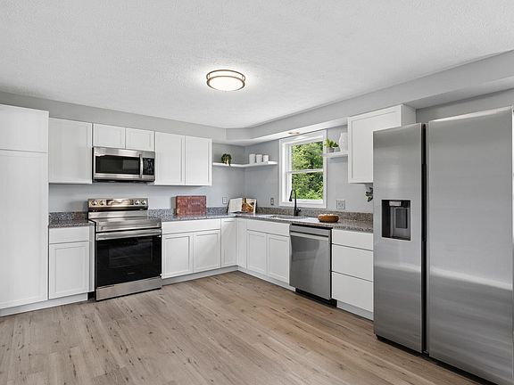 5th image of 167 Rowe Avenue