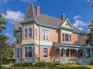 31 Carleton St, Yarmouth, NS B5A2C5