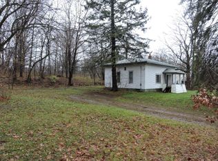 819 Grindle Dr, Lowell, MI 49331