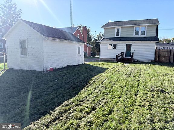 4th image of 820 S 4th St